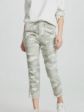 NWT - MOTHER Women's Light Green Camo Crop Pants